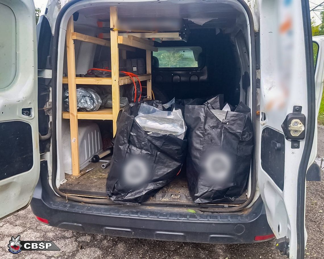 CBŚP zatrzymało recydywistę z towarem za 1,5 miliona złotych. Przejęto 40 kg różnych narkotyków