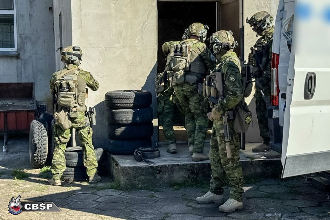 CBŚP zlikwidowało fabrykę papierosów. Wśród zatrzymanych Polak, Białorusini i Ukraińcy CBŚP zlikwidowało fabrykę papierosów. Wśród zatrzymanych Polak, Białorusini i Ukraińcy