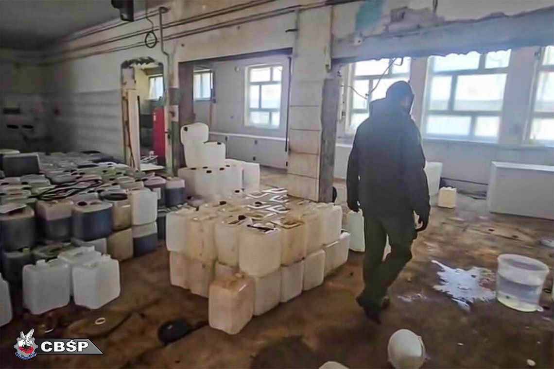 CBŚP zlikwidowało trzy laboratoria narkotykowe. Zabezpieczony towar wart 145 milionów złotych CBŚP zlikwidowało trzy laboratoria narkotykowe. Zabezpieczony towar wart 145 milionów złotych