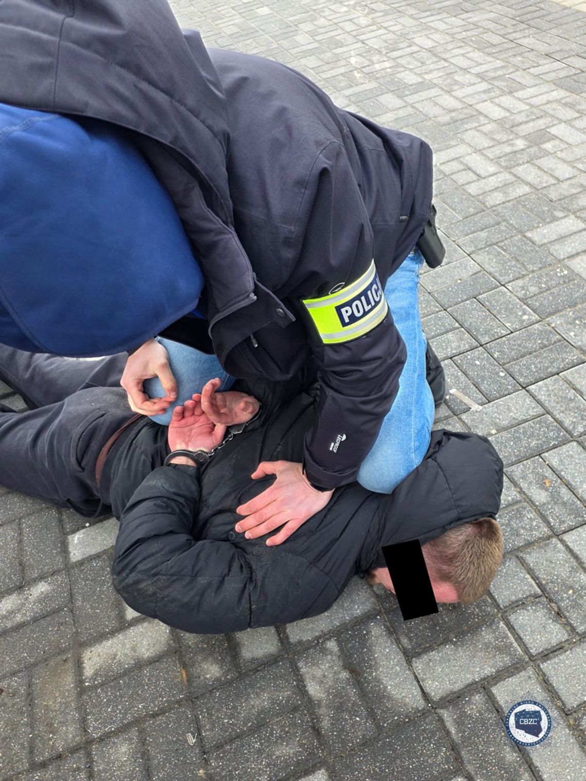 CBZC rozbiło gang „bankowych” oszustów. Obcokrajowcy pokazywali fałszywe legitymacje policyjne