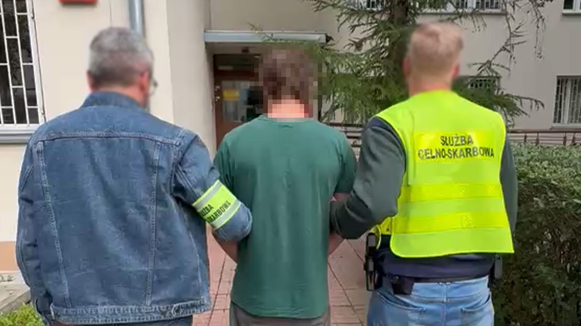 Celnicy wykryli ponad 3 kg marihuany w paczkach z Hiszpanii i USA. Trzech mężczyzn w areszcie Celnicy wykryli ponad 3 kg marihuany w paczkach z Hiszpanii i USA. Trzech mężczyzn w areszcie