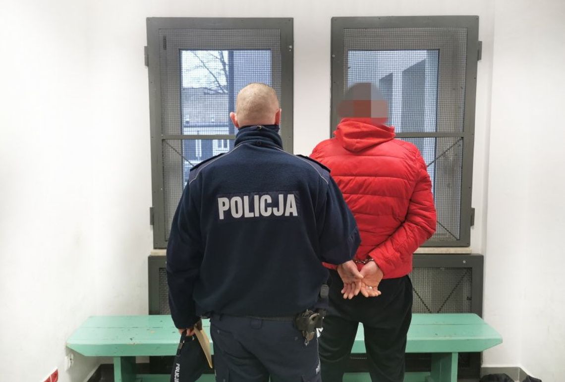 Chciał poradzić się policjantów, jak rozłożyć grzywnę na raty. Zapłacił całość i grozi mu 5 lat więzienia