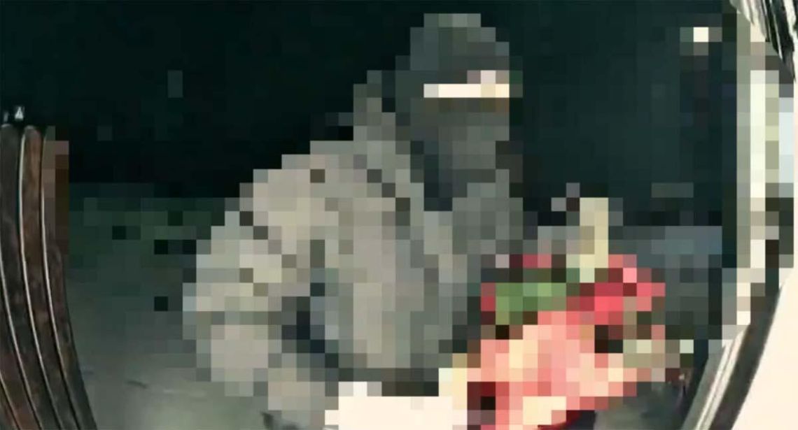 Chciał przeprosić dziewczynę, więc włamał się do kwiatomatu i zabrał bukiet. Teraz grozi mu nawet 10 lat