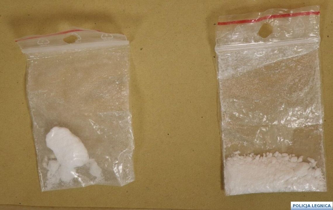 Chciał przywieźć ubrania koledze. Przyjechał na komendę po narkotykach i sam skończył na dołku Chciał przywieźć ubrania koledze. Przyjechał na komendę po narkotykach i sam skończył na dołku