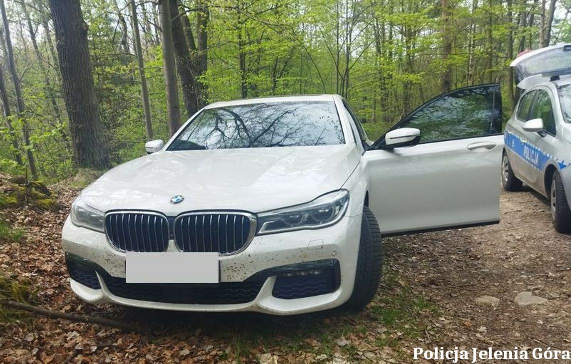 Chciał sprzedać auto został napadnięty i okradziony. "Kupcy" potraktowali go gazem i odjechali jego BMW