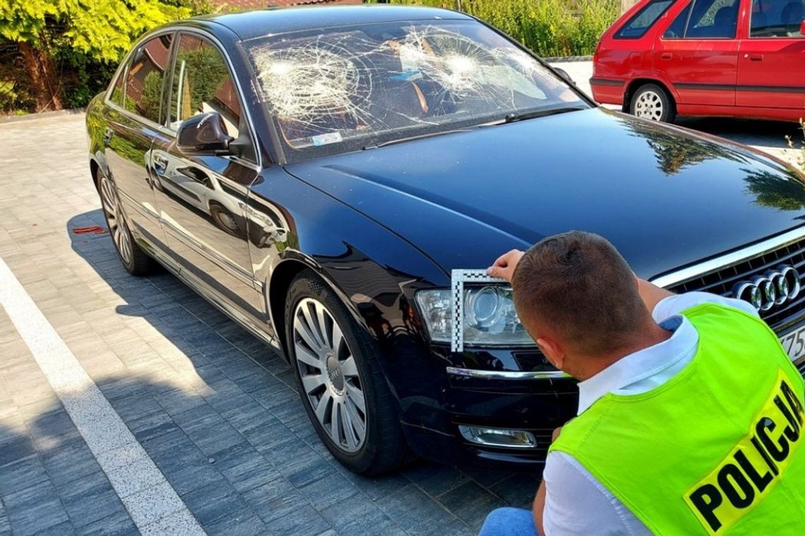 Chciał zemścić się za zwolnienie z roboty i demolował audika szefa. Złapał go na gorącym uczynku