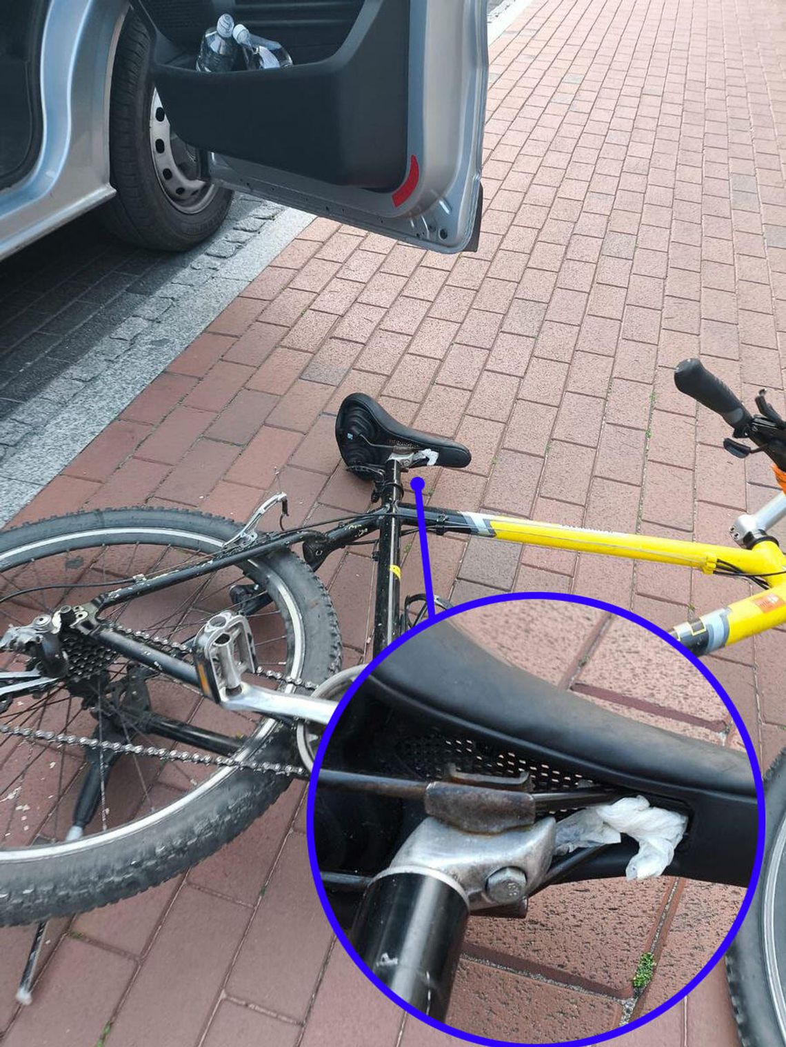 Chcieli sprawdzić numery na ramie, zauważyli, że coś jest pod siodełkiem. 30-latek schował tam narkotyki