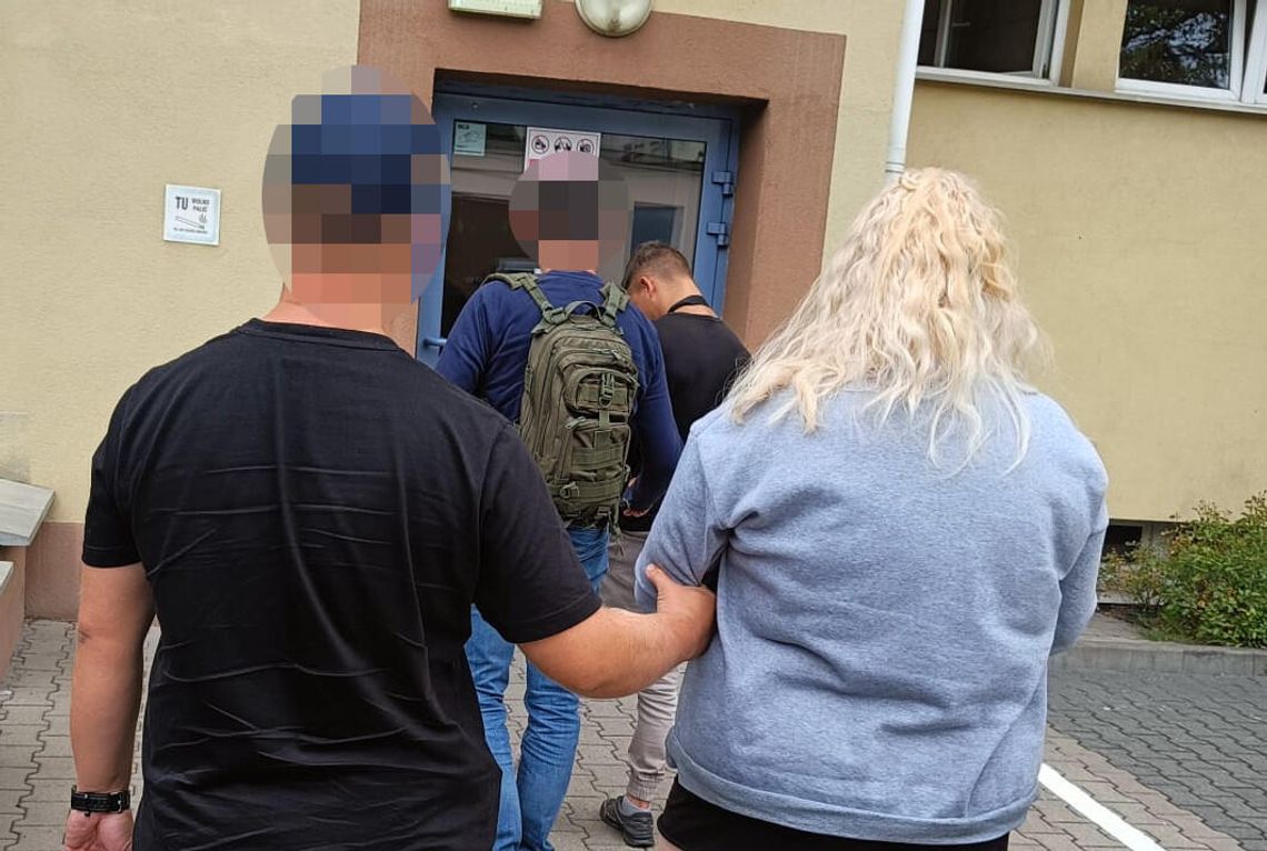 Chcieli zarobić na sprzedaży biletów, których nie mieli. Zyskali 650 złotych, grozi im więzienie