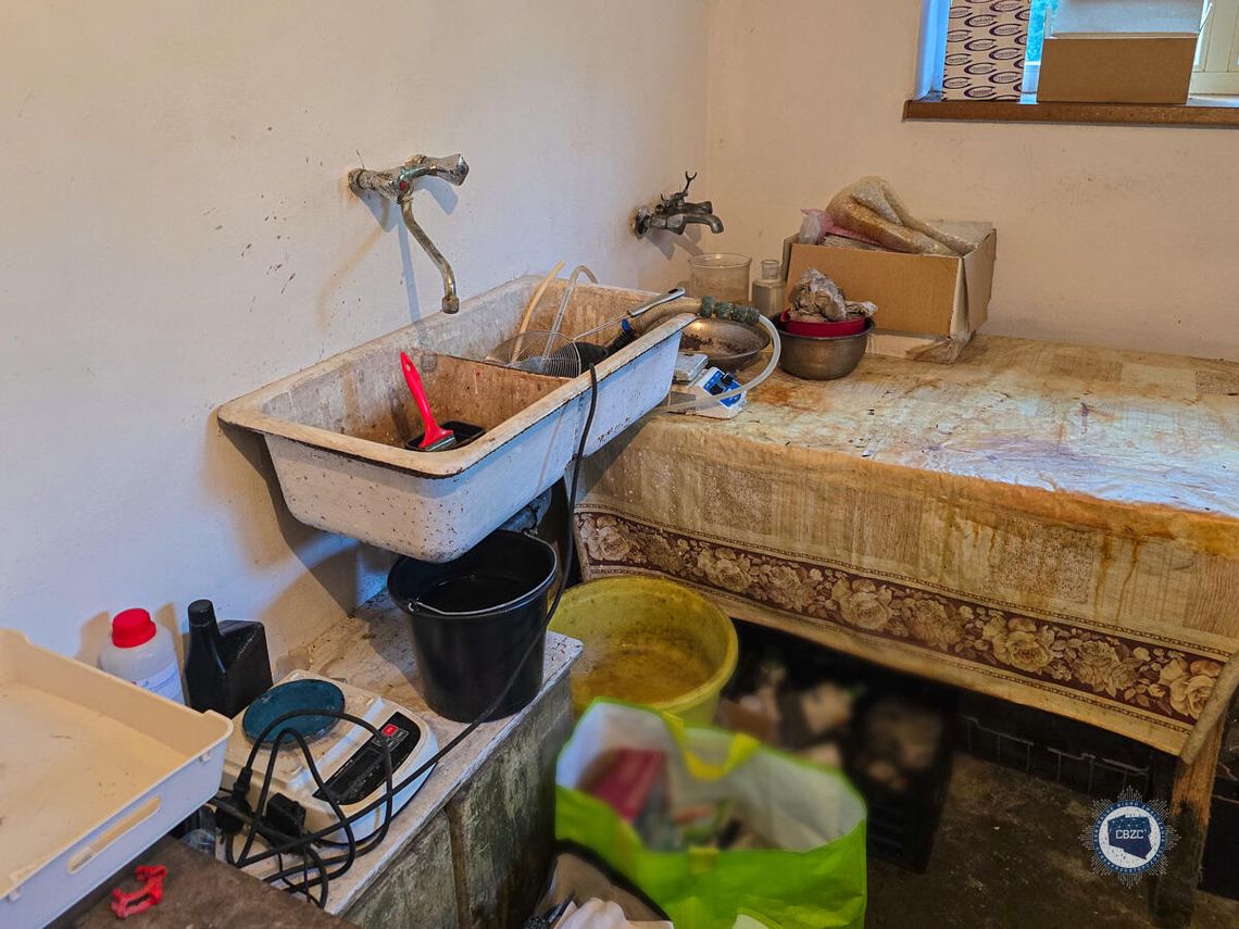 Chemik i informatyk nadzorował pracę laboratorium do produkcji syntetycznych narkotyków