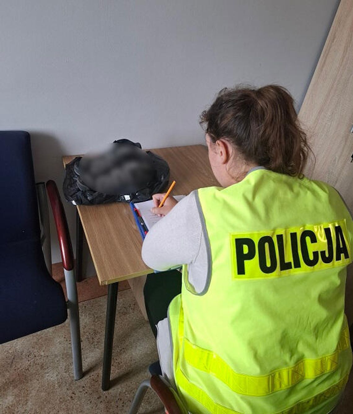 Chodził po mieście w butach, które im ukradł. Gdy zobaczyli go raz, a potem drugi i wtedy wezwali policję Chodził po mieście w butach, które im ukradł. Gdy zobaczyli go raz, a potem drugi i wtedy wezwali policję