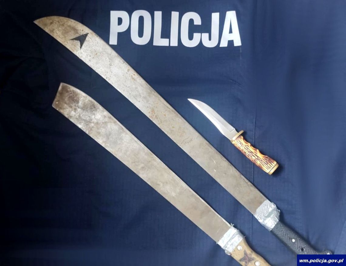 Chodził po ulicach z dwoma maczetami, a potem chciał rozmawiać z księdzem. Wcześniej coś zażył