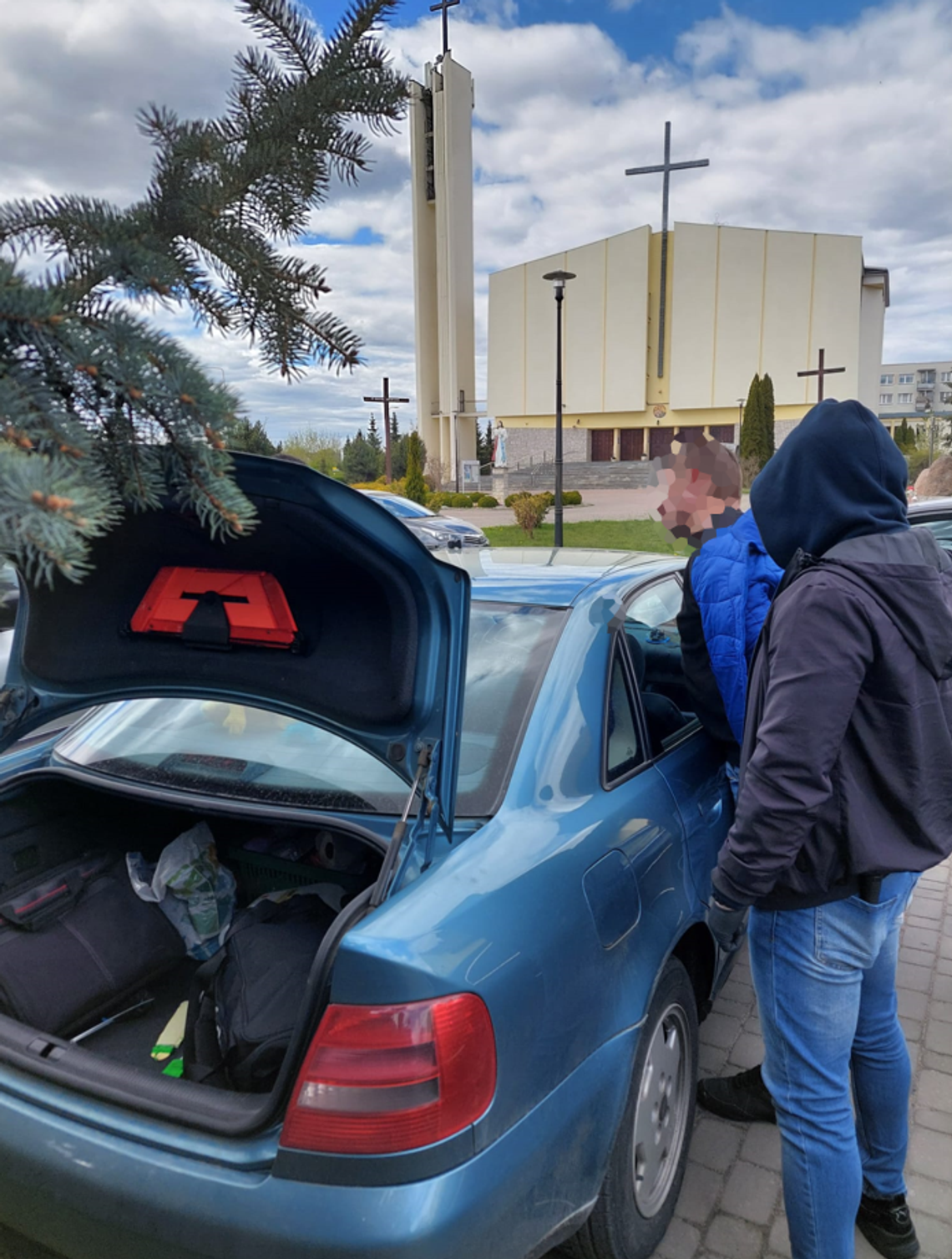 Chodzili do kościołów, ale nie zamierzali się modlić. Mężczyźni kradli pieniądze ze skarbonek