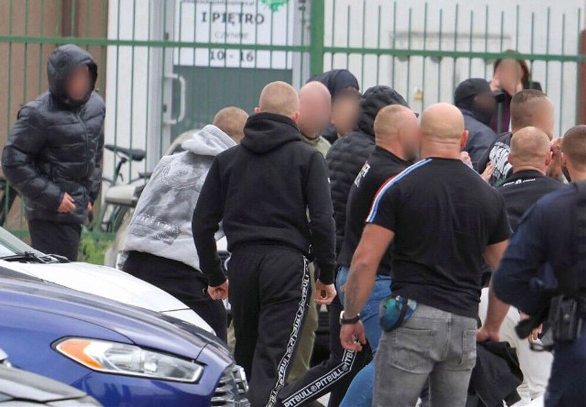 Chuligani staną przed sądem. Akt oskarżenia przeciwko 20 osobom po zadymie przy stadionie Chuligani staną przed sądem. Akt oskarżenia przeciwko 20 osobom po zadymie przy stadionie