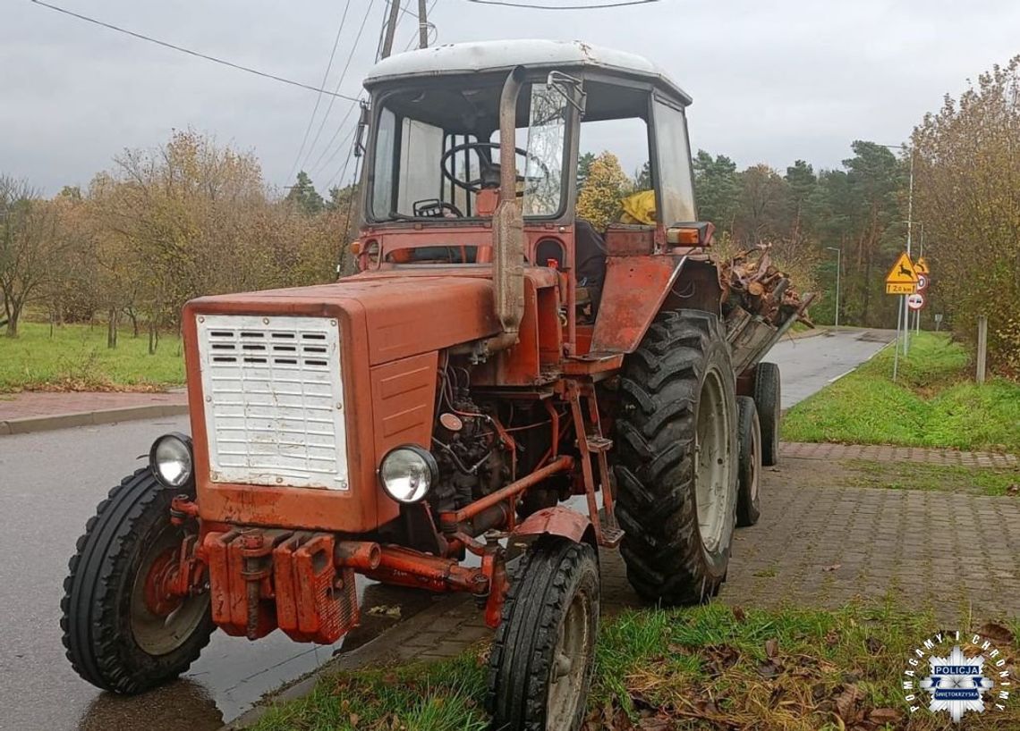 Ciągnik nie miał robionego przeglądu od 25 lat. Prowadził go mężczyzna bez prawka Ciągnik nie miał robionego przeglądu od 25 lat. Prowadził go mężczyzna bez prawka