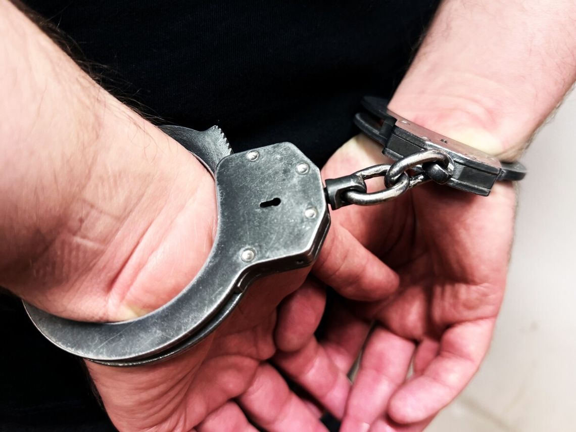 Ciało kobiety znalezione w apartamentowcu. Domniemany sprawca zatrzymany podczas ucieczki do Niemiec Ciało kobiety znalezione w apartamentowcu. Domniemany sprawca zatrzymany podczas ucieczki do Niemiec