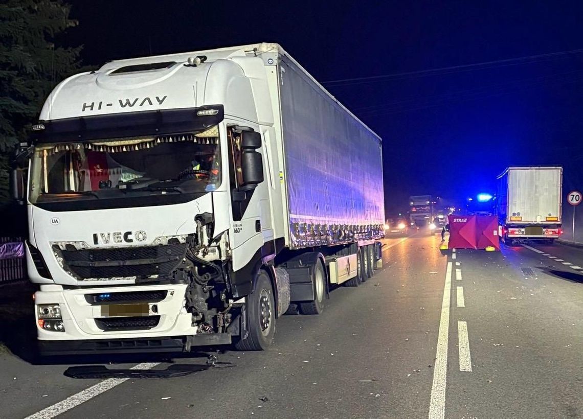 Ciężarówka potrąciła pieszego, który wpadł pod kolejnego tira. Mężczyzna nie miał szans na przeżycie Ciężarówka potrąciła pieszego, który wpadł pod kolejnego tira. Mężczyzna nie miał szans na przeżycie