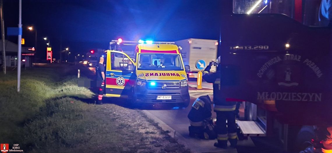 Ciężarówka potrąciła pieszego na drodze krajowej. Mimo reanimacji nie udało się go uratować [FOTO]