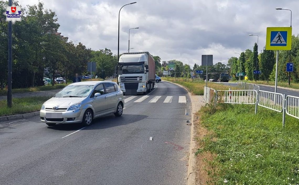 Ciężarówka ustąpiła pierwszeństwa, toyota wjechała w pieszego. Nie żyje 35-latek Ciężarówka ustąpiła pierwszeństwa, toyota wjechała w pieszego. Nie żyje 35-latek