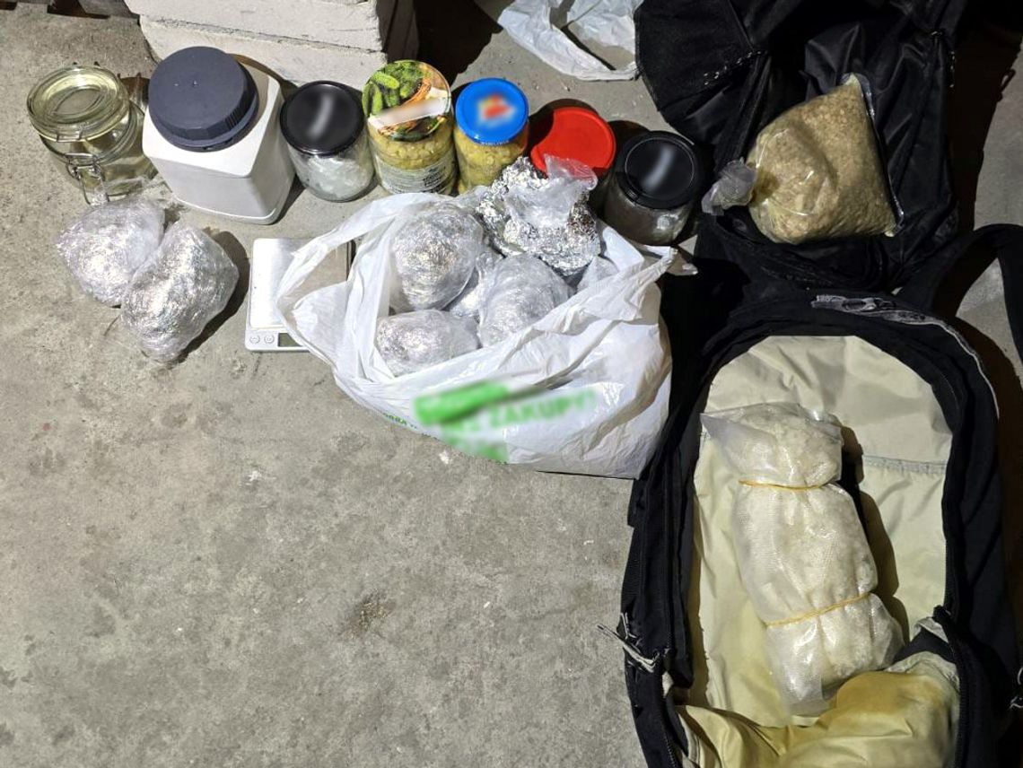 "Co potrzeba?" Młody diler nie rozpoznał, że to kryminalni. Miał aż 4,5 kg różnych nielegalnych substancji!