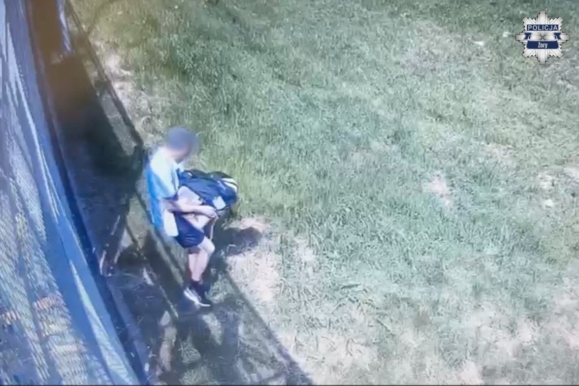 Czaił się przy ogrodzeniu, a potem ruszył do akcji. 38-latek ukradł napęd do bramy