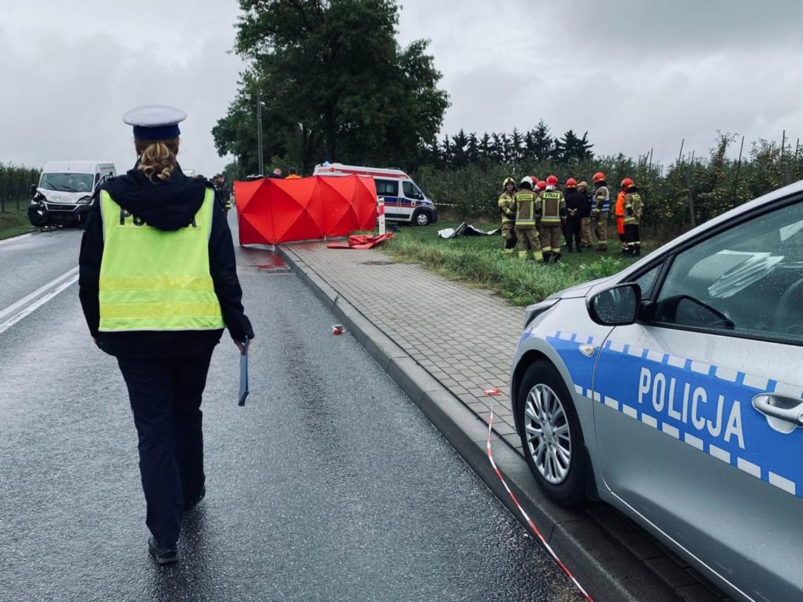 Czołowe zderzenie BMW i fiata ducato. Są trzy ofiary śmiertelne wypadku i dwoje rannych