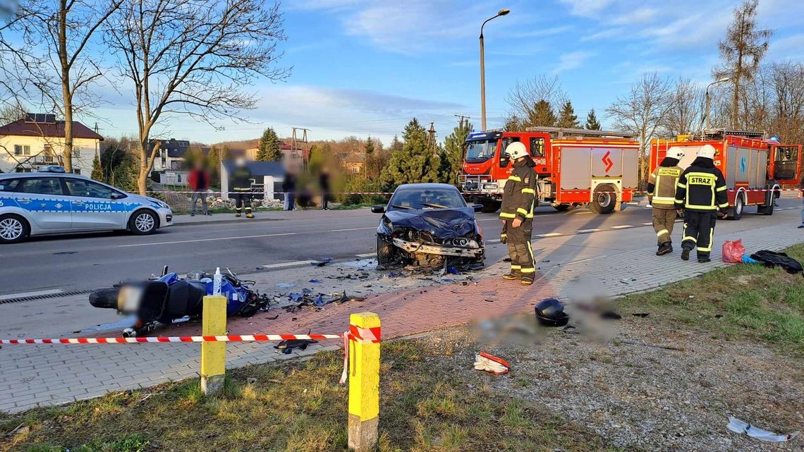 Czołowe zderzenie BMW i motocykla. W wyniku wypadku zginął 44-letni policjant [FOTO]