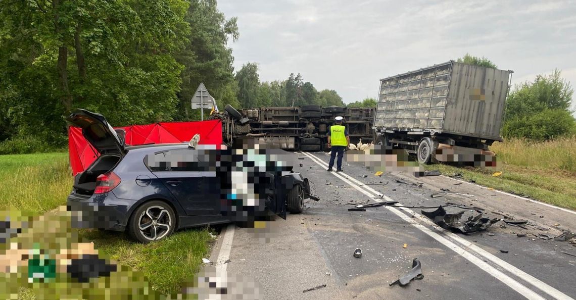 Czołowe zderzenie ciężarówki i BMW. W wypadku zginęła kierująca osobówką