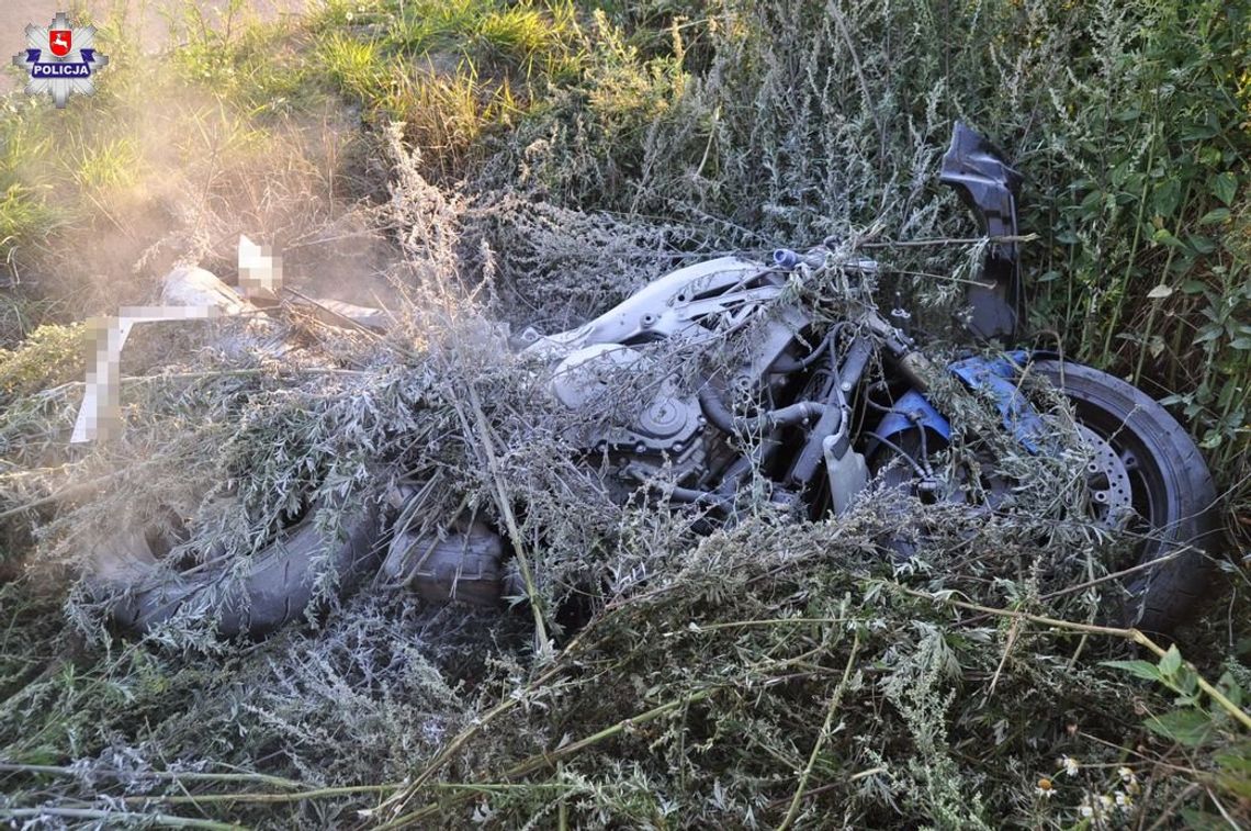 Czołowe zderzenie motocykla i kombajnu. Kierowca jednośladu zginął na miejscu