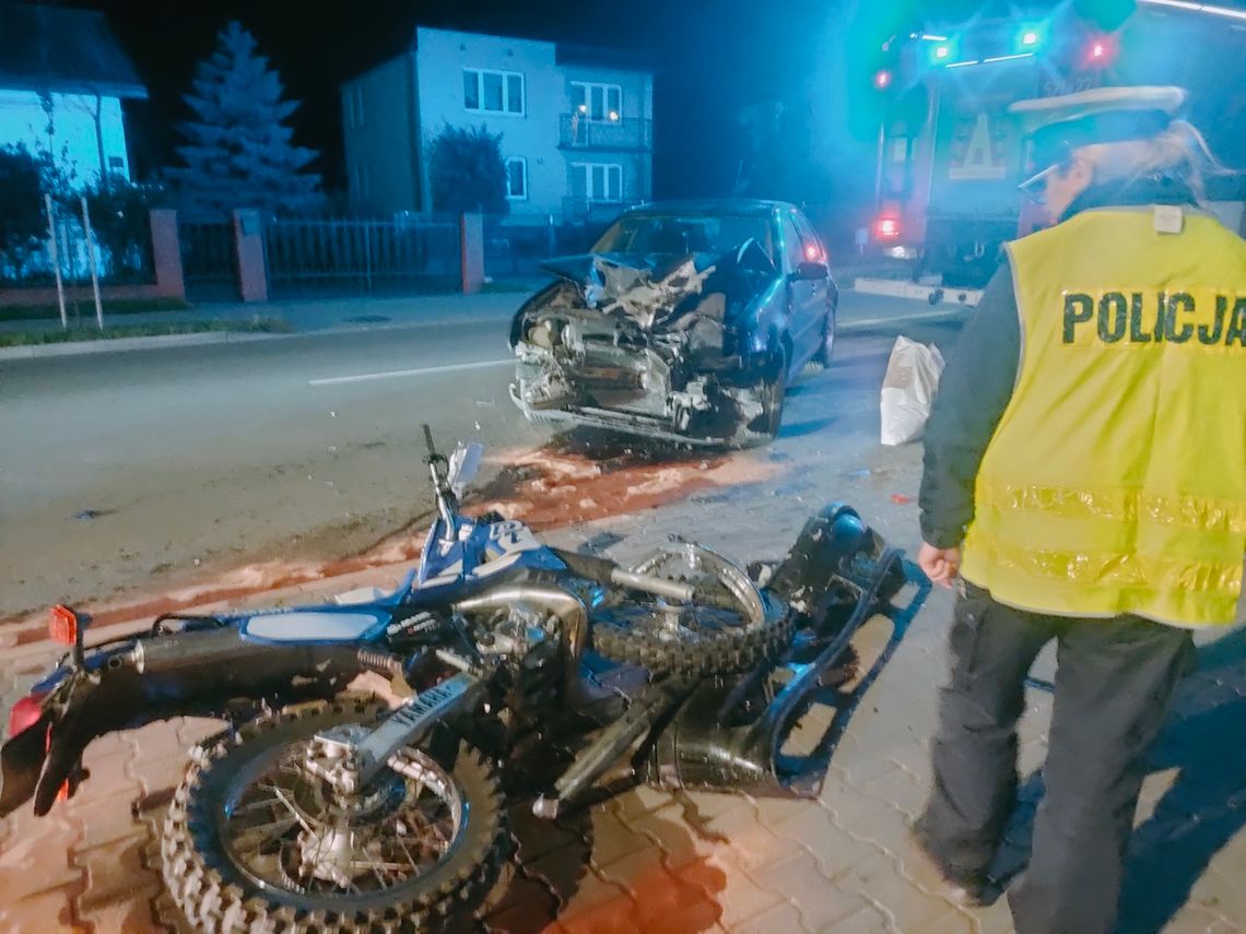 Czołowe zderzenie osobówki i crossa. Kierowca volkswagena jechał pijany i miał sądowy zakaz prowadzenia