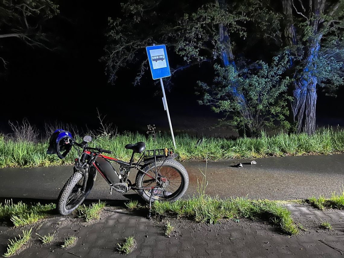 Czołowe zderzenie rowerzystów na ścieżce. Obaj z poważnymi obrażeniami głowy trafili do szpitala