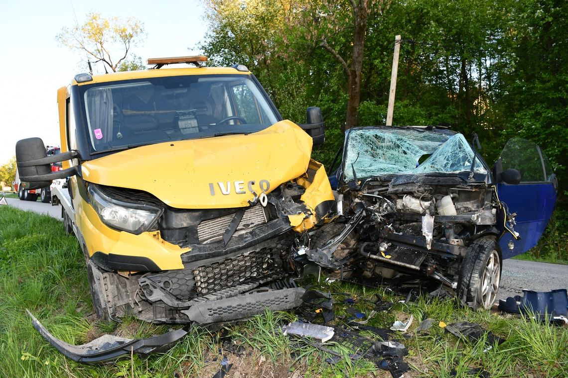 Czołowe zderzenie smarta i autolawety. Za kierownicą osobówki 17-latek po narkotykach