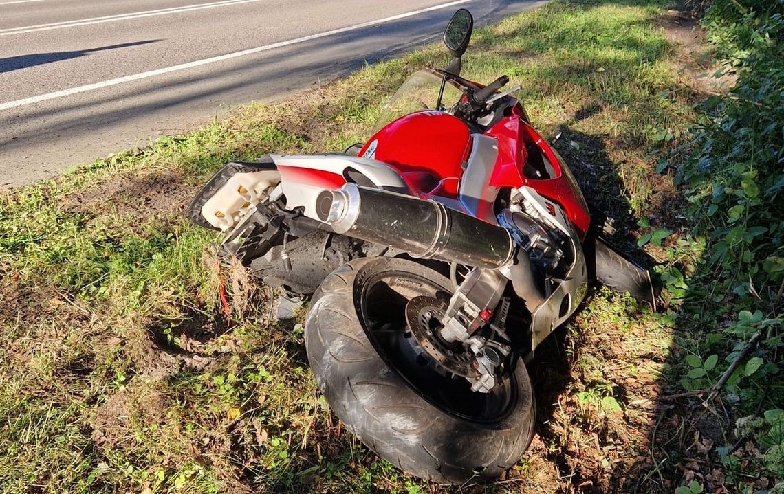 Czołowe zderzenie yamahy i osobówki. Sprawcą pijany 48-latek na motocyklu