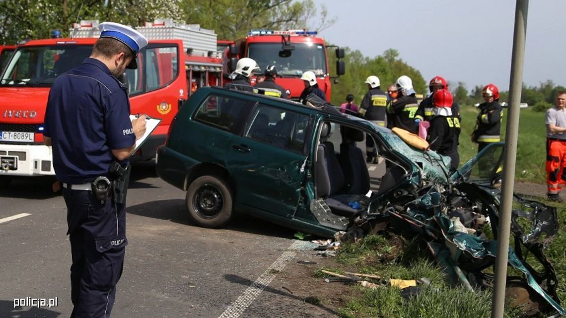 Czterech zabitych w wypadku we wsi Ameryczka. Kierowca BMW nie zapanował nad autem