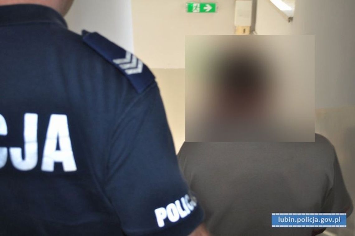 Czterej nastolatkowie pobili 14-latka. Poszło o... paczkę chipsów