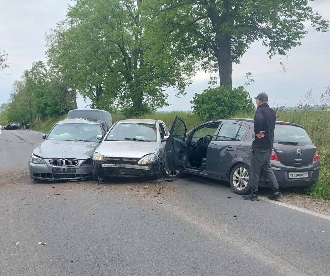 Cztery auta rozbite, sześć osób rannych. Dramatyczne sceny na drodze powiatowej