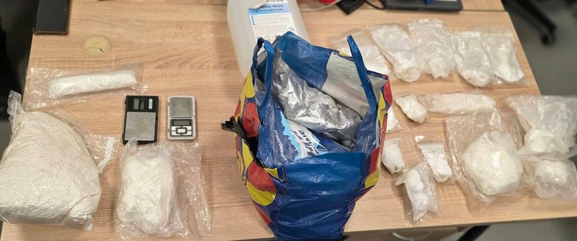 Cztery kilogramy narkotyków ukryte w kilku miejscach. Policjanci musieli dotrzeć do każdej skrytki Cztery kilogramy narkotyków ukryte w kilku miejscach. Policjanci musieli dotrzeć do każdej skrytki