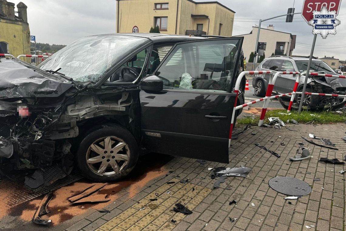 Cztery kobiety ranne po zderzeniu dwóch osobówek. Kierowca BMW nie ustąpił pierwszeństwa