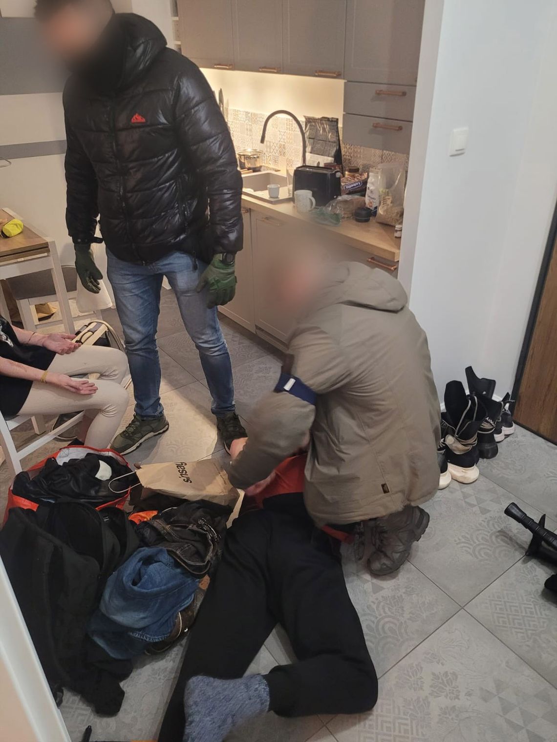 Cztery kobiety zginęły po zażyciu opioidów. Policjanci rozbili zorganizowaną grupę dilerów Cztery kobiety zginęły po zażyciu opioidów. Policjanci rozbili zorganizowaną grupę dilerów