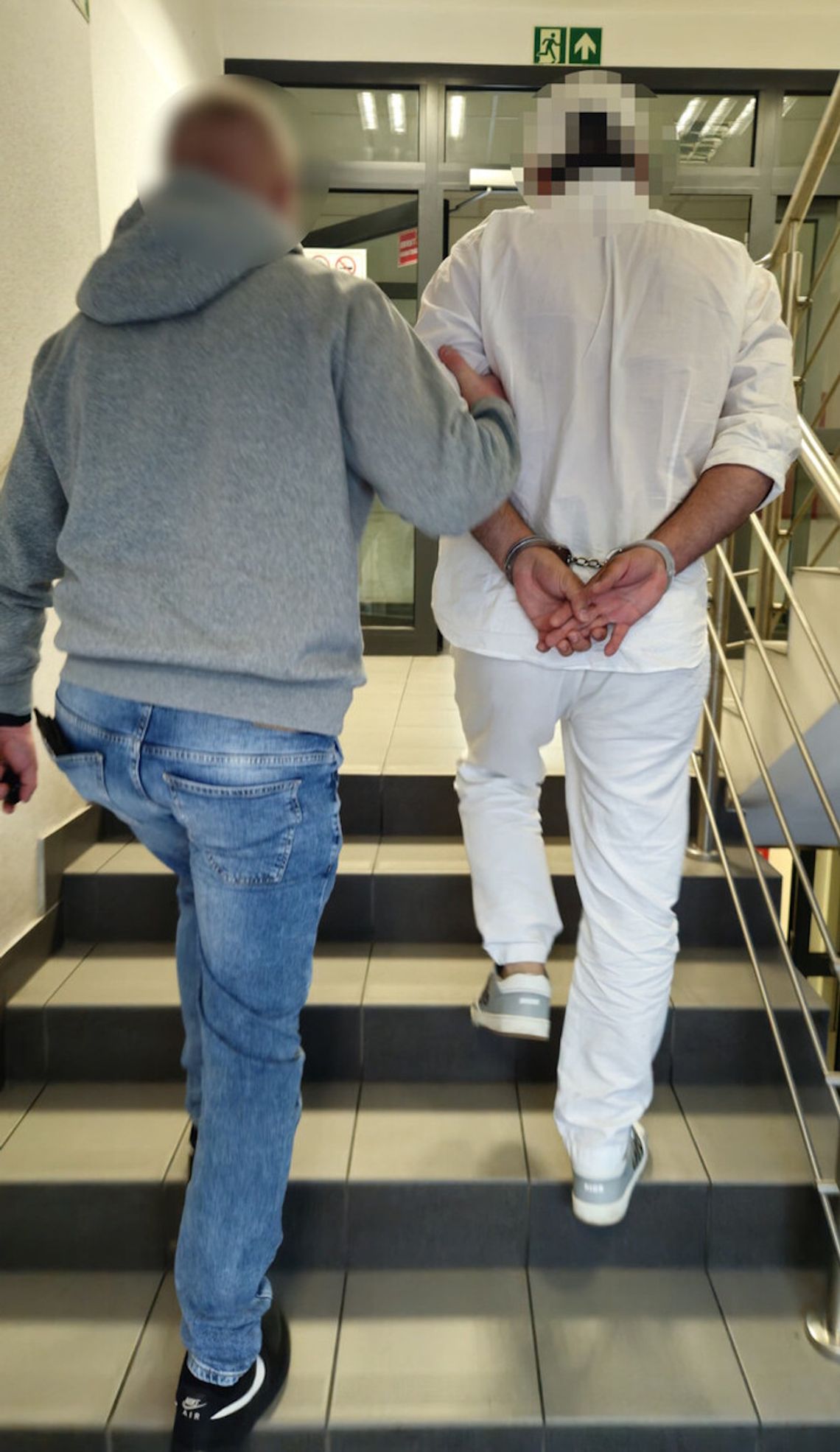 Cztery sądowe zakazy i za ciemne szyby w Maserati. Luksusowa przejażdżka zakończyła się wpadką Cztery sądowe zakazy i za ciemne szyby w Maserati. Luksusowa przejażdżka zakończyła się wpadką