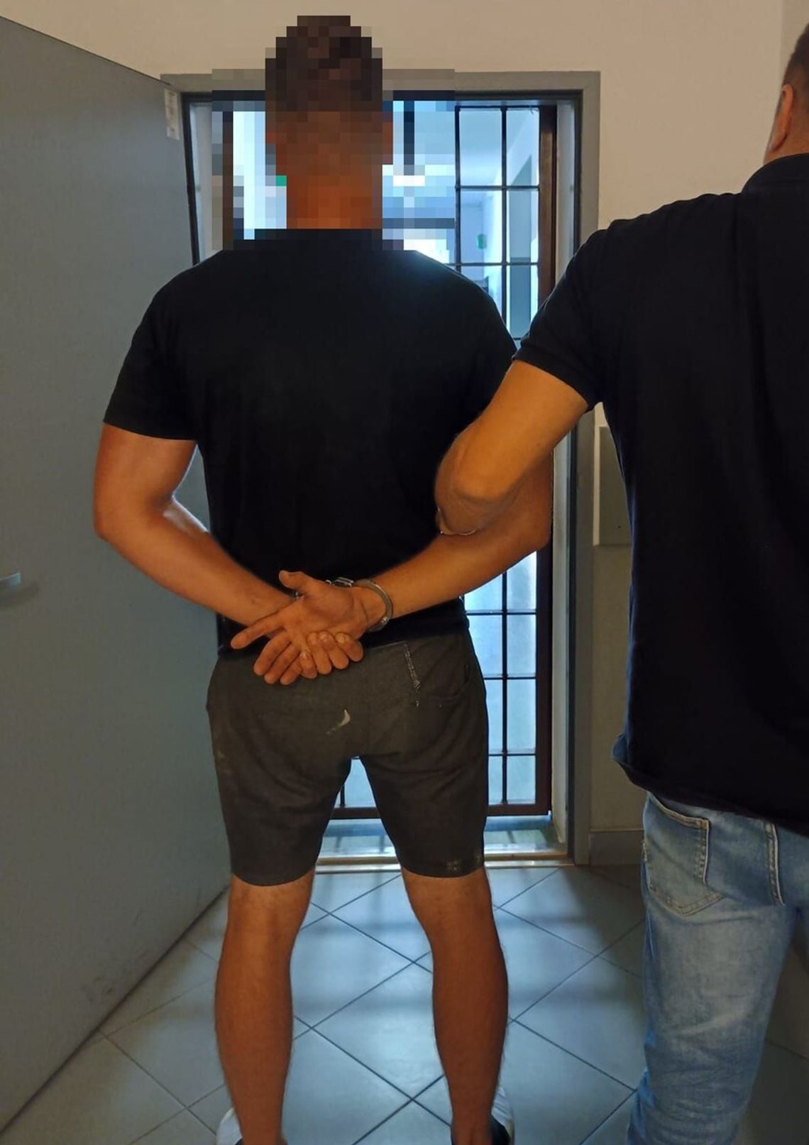 Cztery zakazy nie powstrzymały go przed jazdą. 28-latek doigrał się i trafił do więzienia Cztery zakazy nie powstrzymały go przed jazdą. 28-latek doigrał się i trafił do więzienia