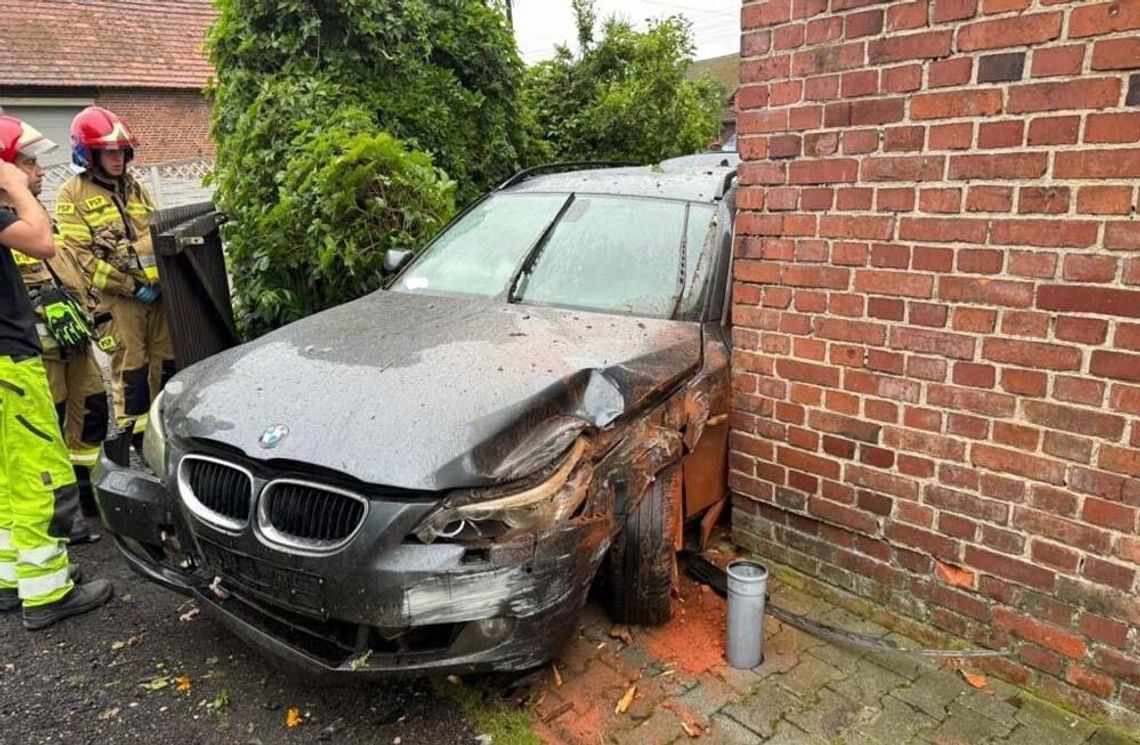 Dał się przejechać pijanej koleżance i od razu pożałował. Dziewczyna rozbiła mu BMW Dał się przejechać pijanej koleżance i od razu pożałował. Dziewczyna rozbiła mu BMW