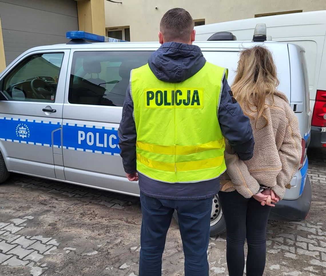 Demolka i kradzież na niezamieszkałej posesji. Właściciel domu nakrył włamywaczy na gorącym uczynku Demolka i kradzież na niezamieszkałej posesji. Właściciel domu nakrył włamywaczy na gorącym uczynku