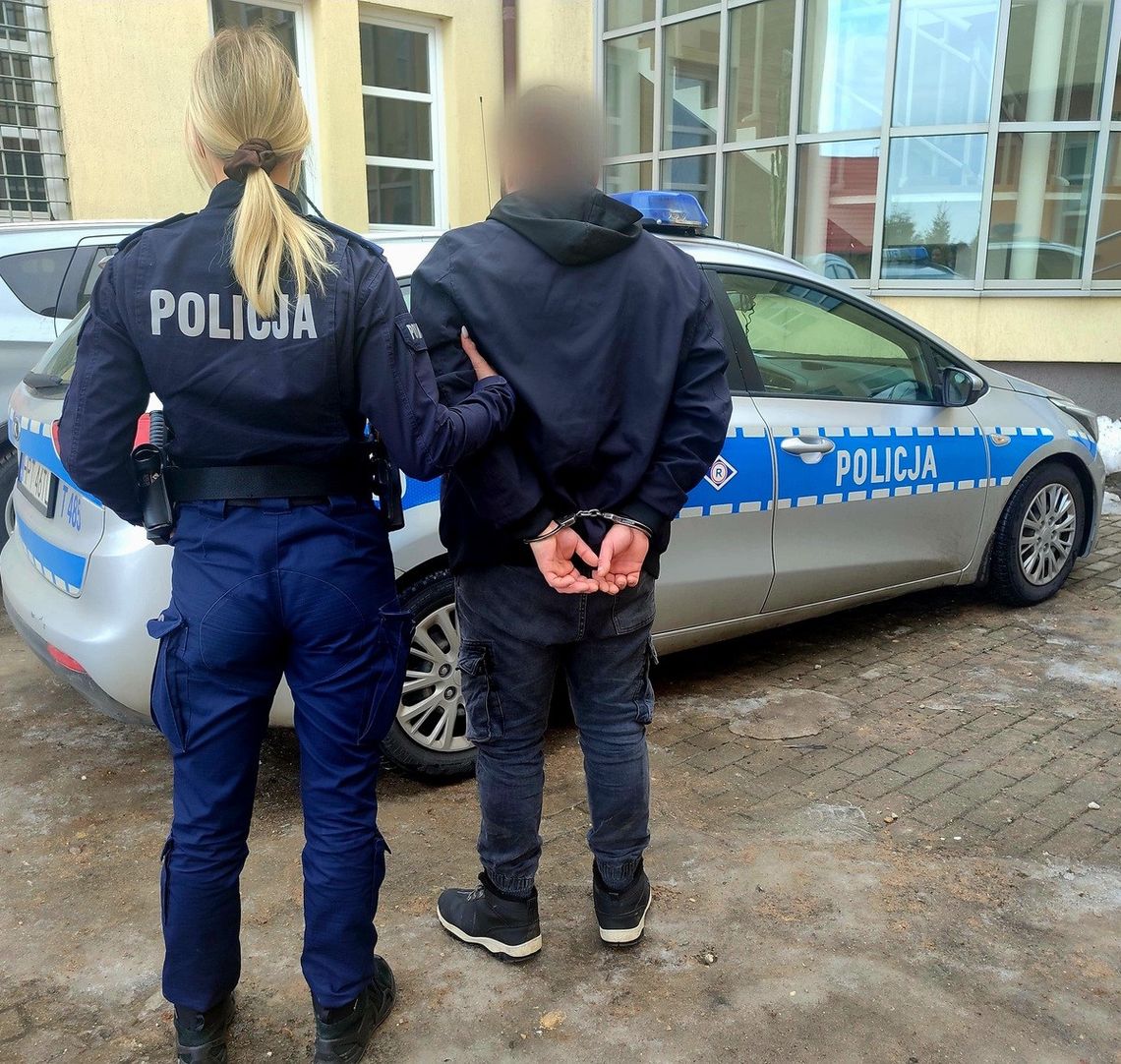 Dezerter wojskowy czekał na policjantów ze spakowaną walizką. Wiedział, że nie uniknie kary