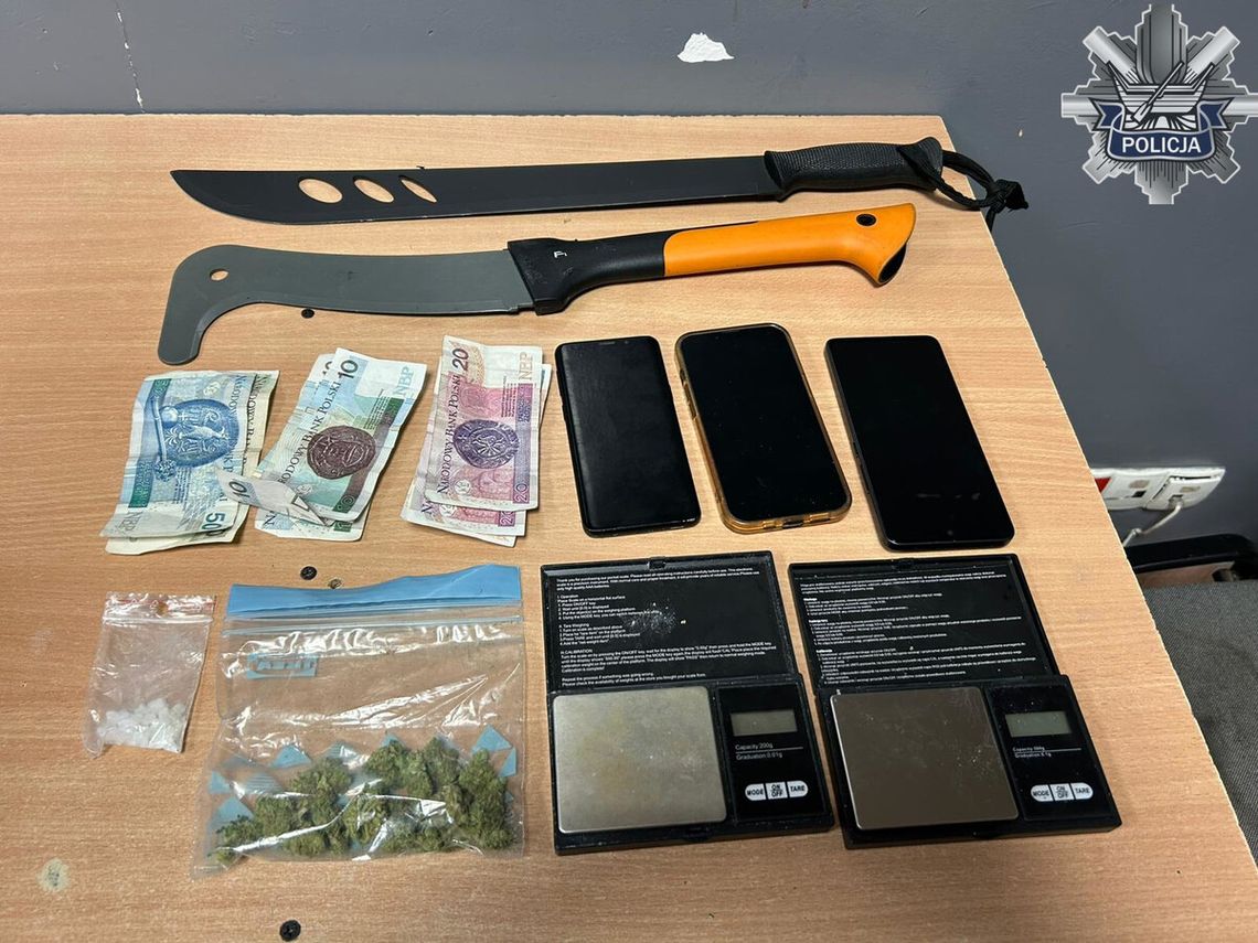 Diler jeździł po mieście z kolegami. Jeden był nieletni. Odpowie za dawanie mu narkotyków