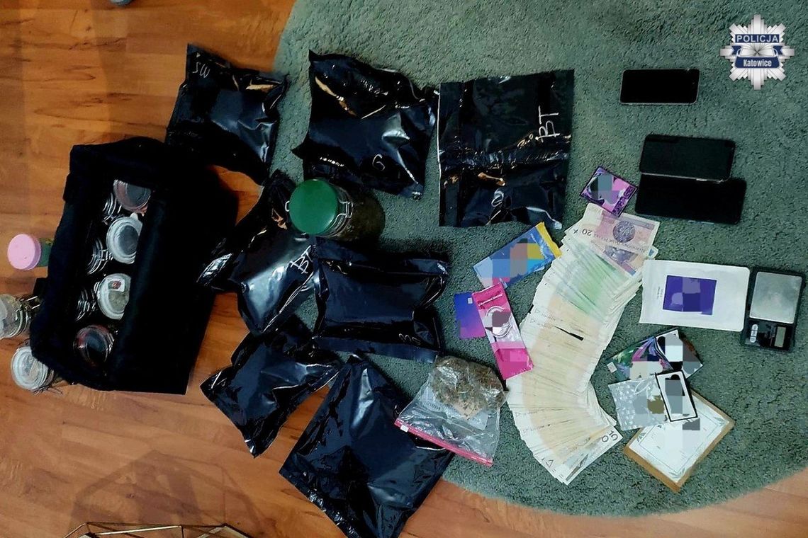 Diler nie wiedział, że obserwują go policjanci. Wpadł na gorącym uczynku wraz z 18-letnim klientem