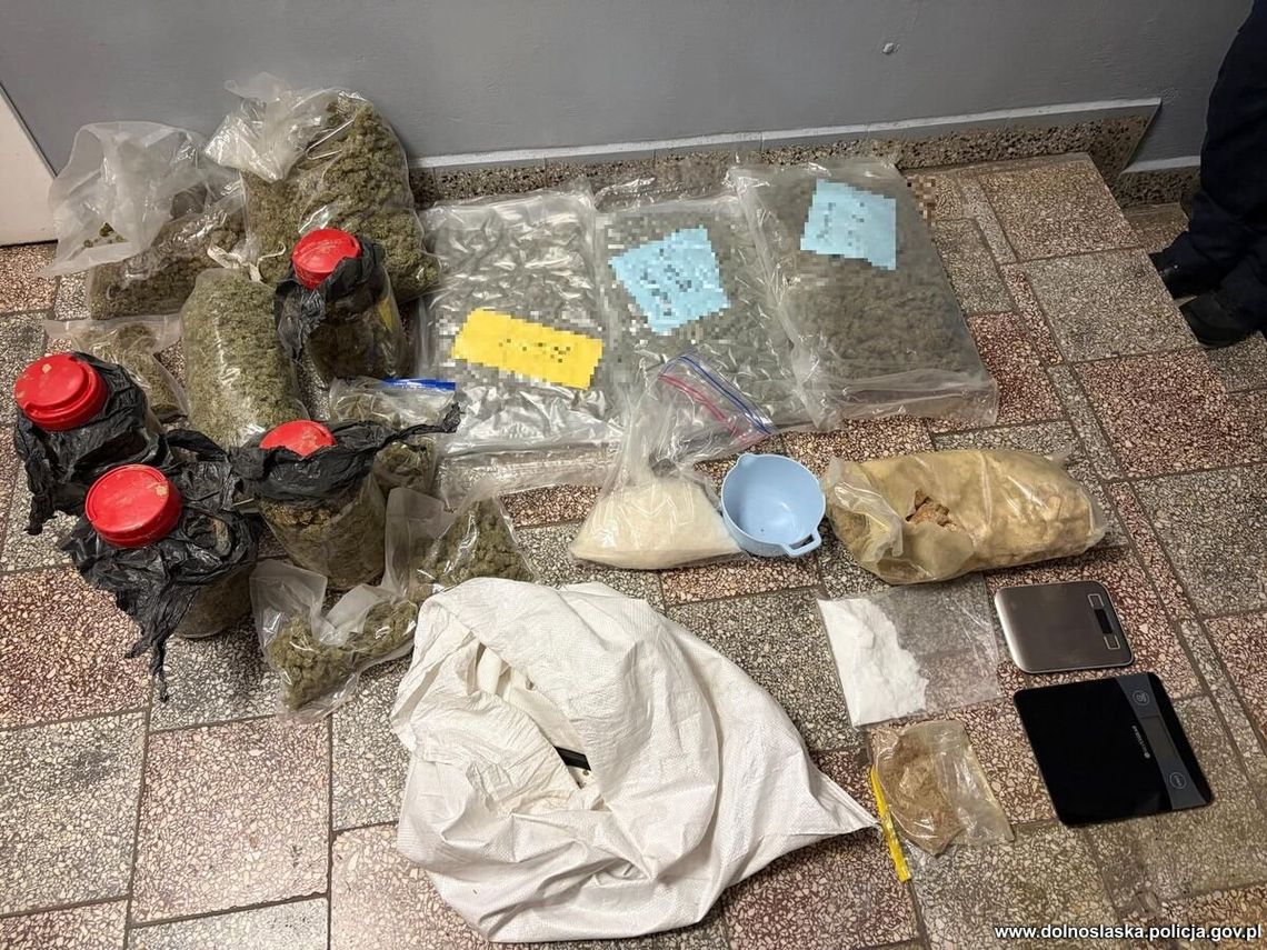 Diler nosił klucz do garażu wszyty w gumkę z majtek. W środku ukrywał 14 kilogramów narkotyków Diler nosił klucz do garażu wszyty w gumkę z majtek. W środku ukrywał 14 kilogramów narkotyków
