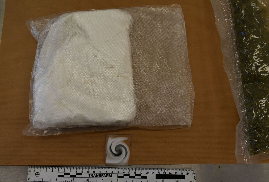 Diler-recydywista miał ponad kilogram narkotyków w mieszkaniu. 34-latek tymczasowo aresztowany