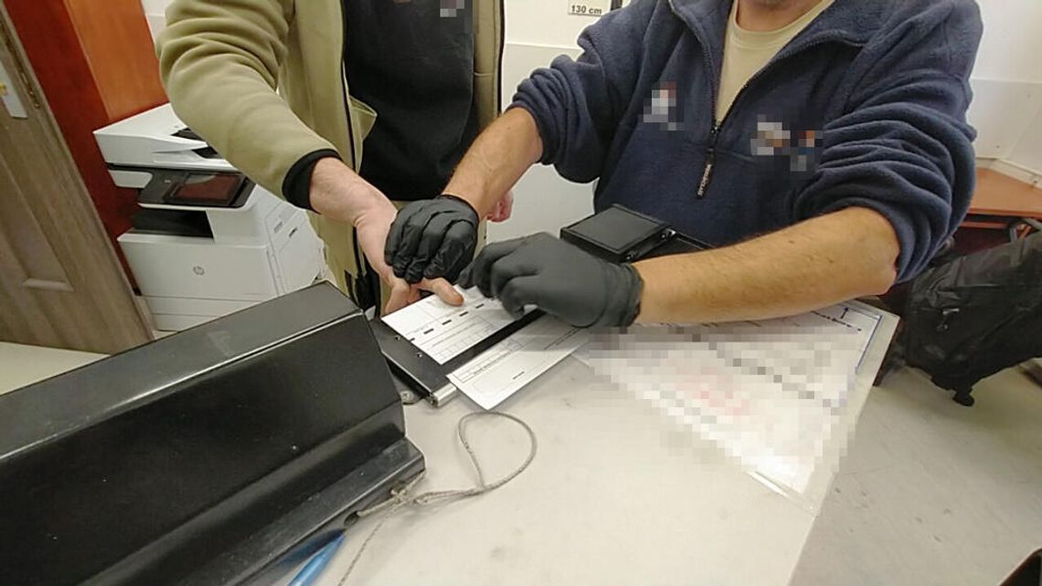 Diler trzymał narkotyki w altanie śmietnikowej. Po zatrzymaniu dostał zakaz wejścia na podwórko