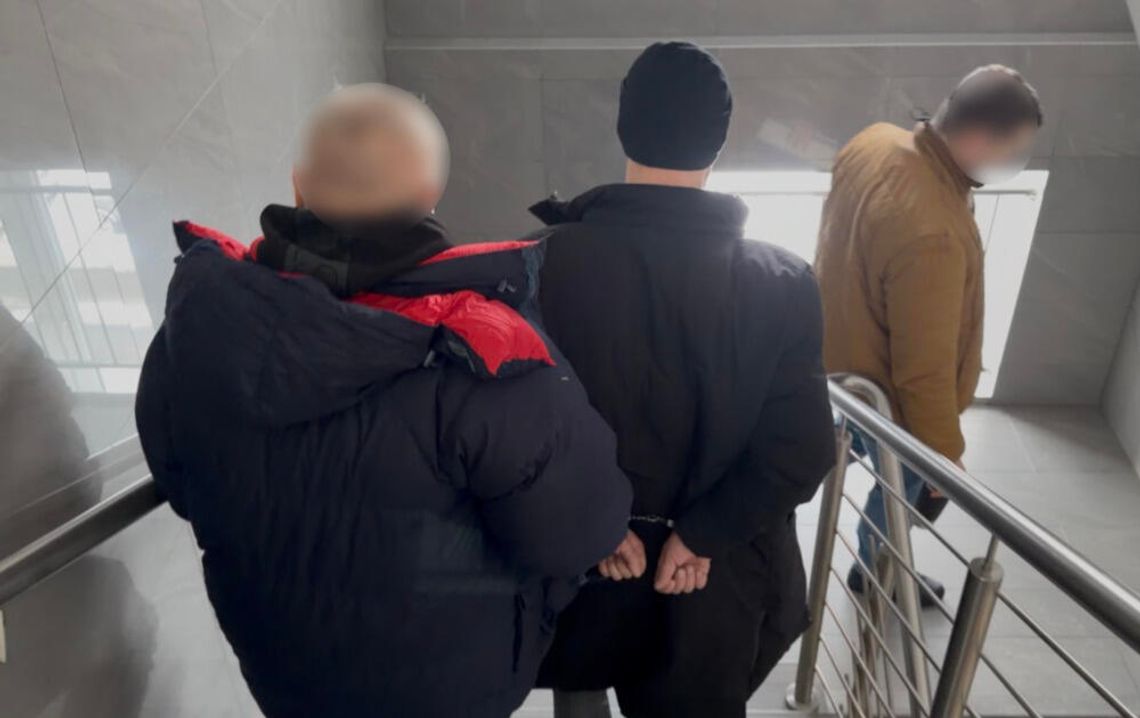 Diler wpadł, bo przejechał na czerwonym świetle. W samochodzie wiózł ponad kilogram narkotyków