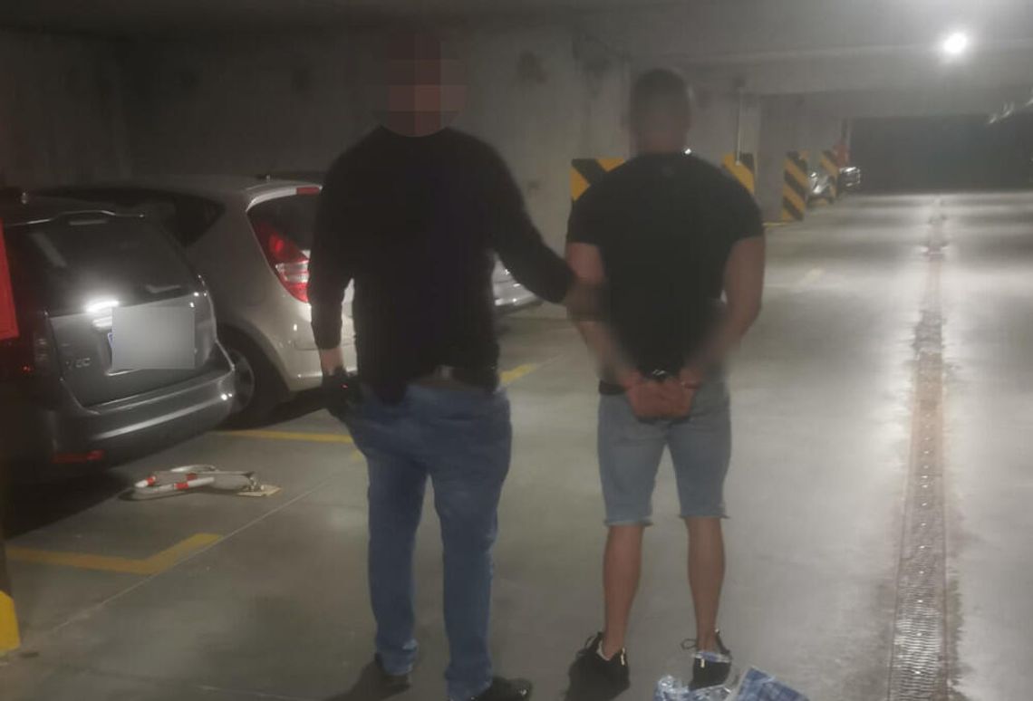 Diler wpadł po kłótni z kobietą. Wciągnął ją siłą do samochodu, świadkowie wezwali policję